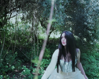 DAISY GLUE è il singolo d’esordio della cantautrice ASIRAM