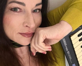 Saggezza, eleganza e forza femminile: Anastasia Anniemore 24 si racconta con “Tango”